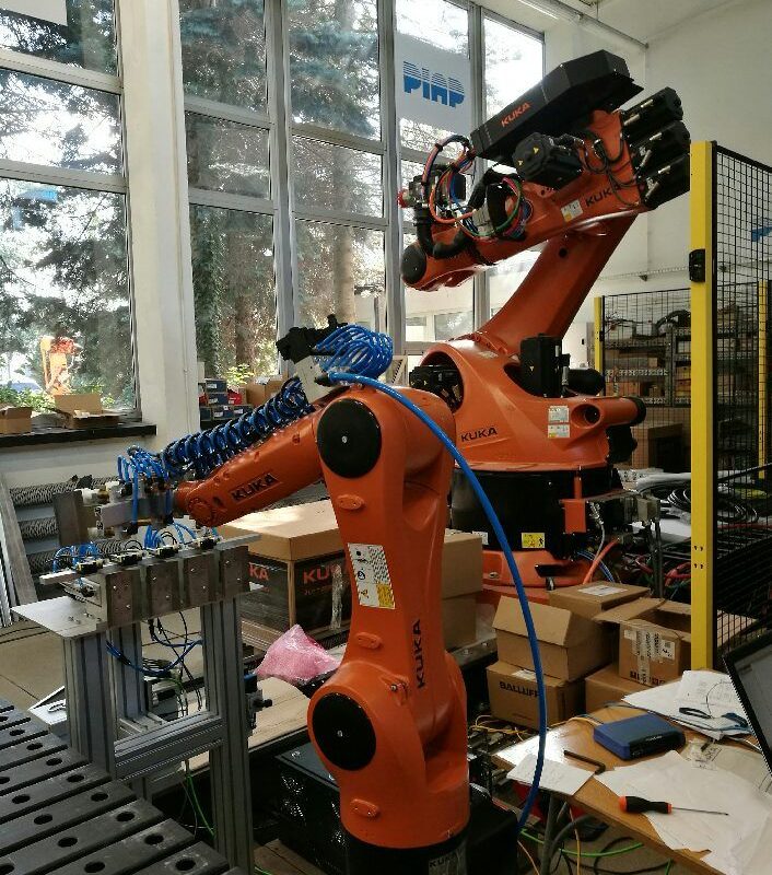 Roboty KUKA Roboter (PIAP)