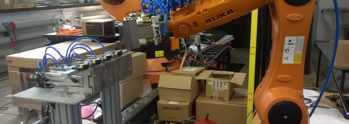 Zrobotyzowane stanowisko paletyzacji i depaletyzacji (PIAP)